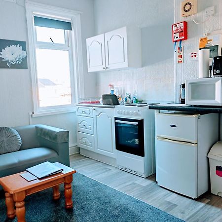Seahawk Holiday Apartments Кливлис Экстерьер фото