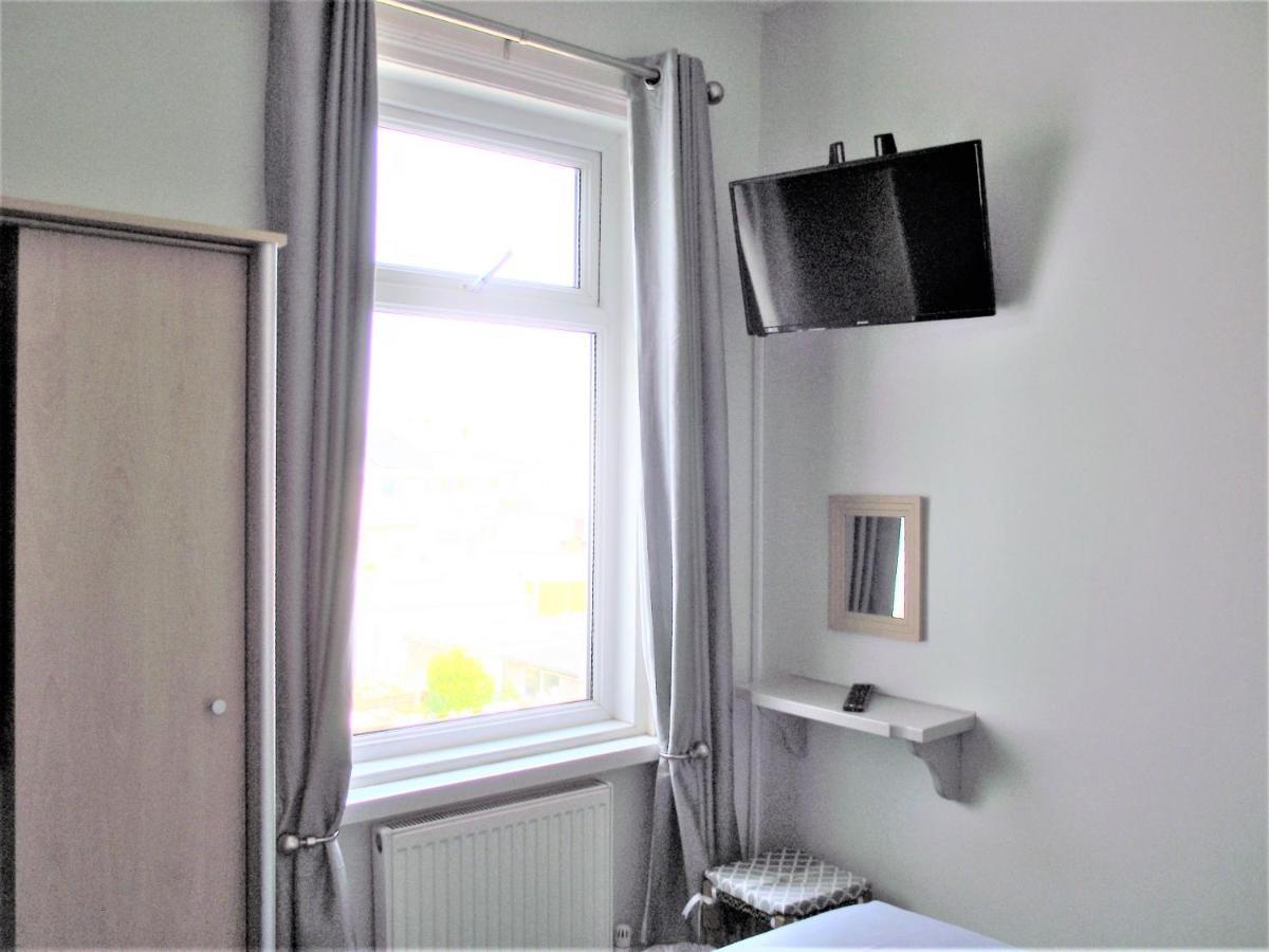 Seahawk Holiday Apartments Кливлис Экстерьер фото