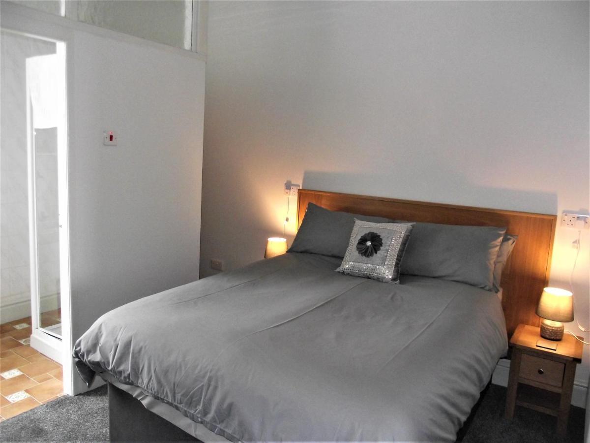 Seahawk Holiday Apartments Кливлис Экстерьер фото