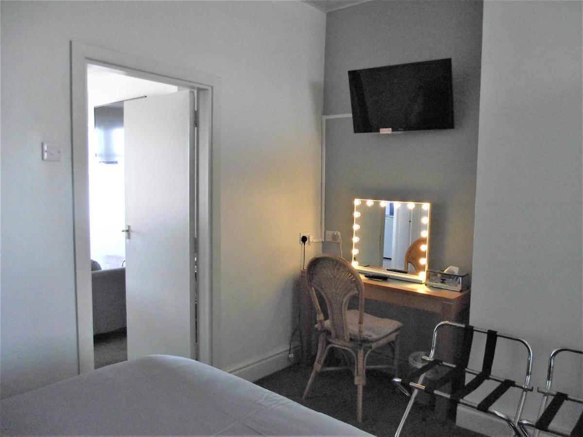 Seahawk Holiday Apartments Кливлис Экстерьер фото
