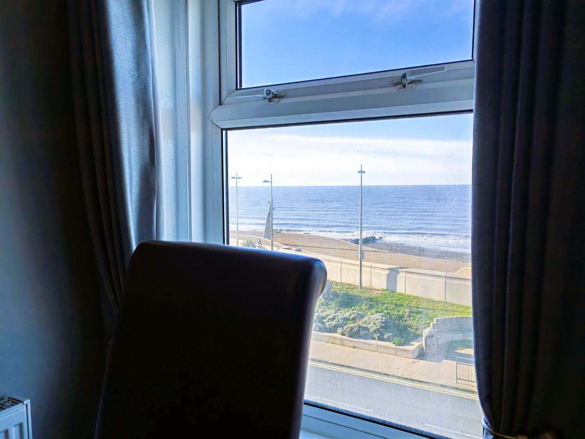 Seahawk Holiday Apartments Кливлис Экстерьер фото