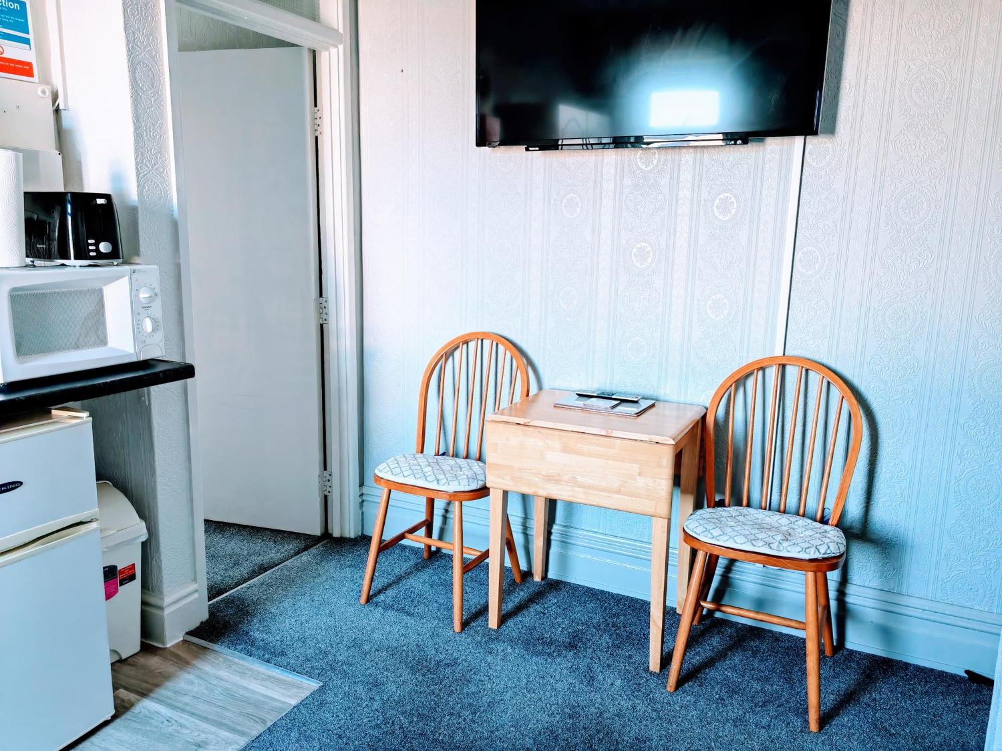 Seahawk Holiday Apartments Кливлис Экстерьер фото
